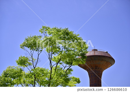 十華台新城的水塔在新綠中閃閃發光（愛知縣小牧市） 126686610