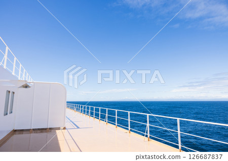 從渡輪欣賞太平洋的景色 從渡輪欣賞太平洋的景色 126687837