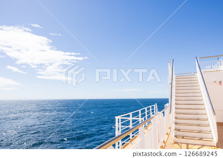 從渡輪欣賞太平洋的景色 從渡輪欣賞太平洋的景色 126689245