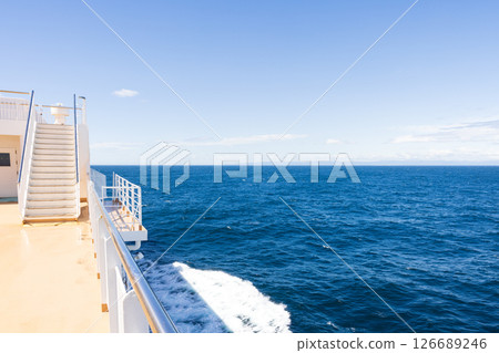 從渡輪欣賞太平洋的景色 從渡輪欣賞太平洋的景色 126689246