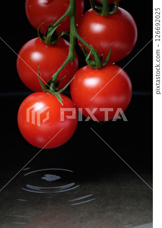 Branded Cherry Tomatoes 126692025