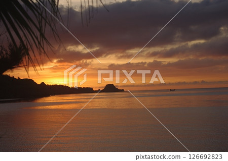 夕陽下的沖繩 126692823