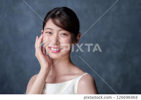 Young lady to skin care 126696868