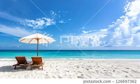 夏季海邊有遮陽傘和躺椅 夏季海邊有遮陽傘和躺椅 126697362