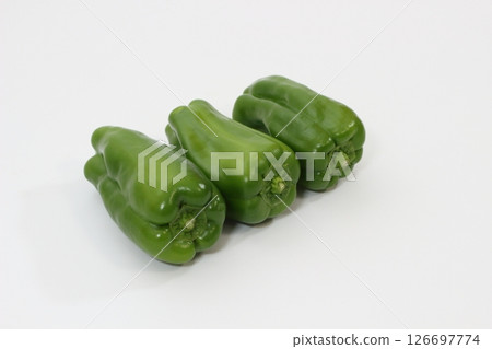 The pure green of bell peppers invites imagination in cooking 126697774