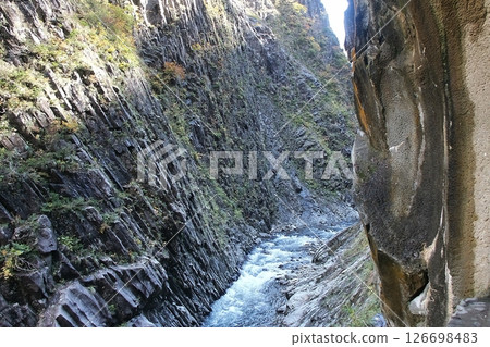 Columnar joints [Tokamachi City, Niigata Prefecture] 126698483