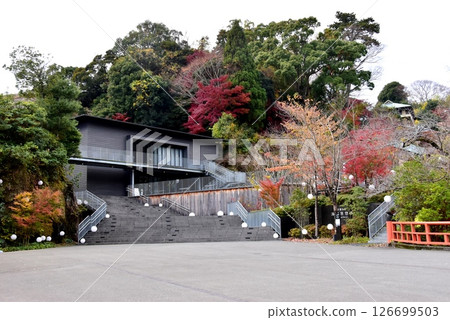 湯河原町:萬葉公園湯河原總湯入口露台、紅葉、千歲川落合橋 湯河原町:萬葉公園湯河原總湯入口露台、紅葉、千歲川落合橋 126699503