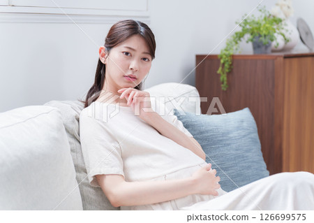 Thinking young pregnant woman 126699575