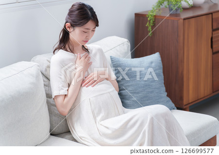 Young pregnant woman with morning sickness in late pregnancy 126699577