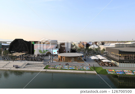 從EXPO2025大阪關西博覽會的大型屋頂環上眺望會場南側海岸線一帶 126700500