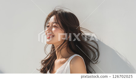 有著飄逸美長髮的亞洲女性 有著飄逸美長髮的亞洲女性 126702025