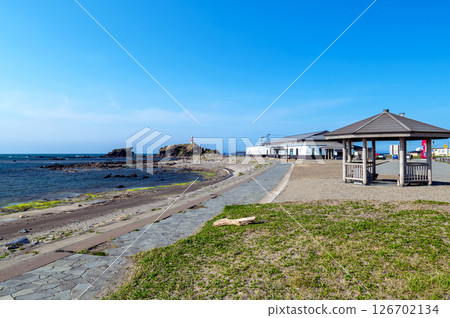 [Fukaura Town, Aomori Prefecture: Fukaura Roadside Station] This roadside station with a view of the ocean is famous for its squid and calls itself "Ikayaki Village" 126702134