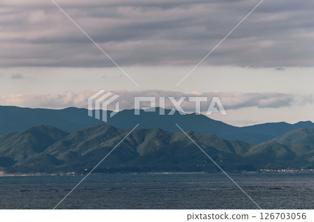[Tokyo Kyushu Ferry bound for Mayu Shinmoji sails off the coast of Tosashimizu] 126703056