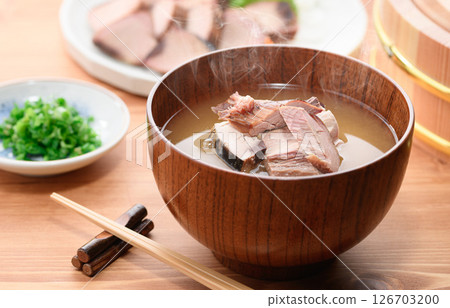 Miso soup with dried bonito flakes 126703200