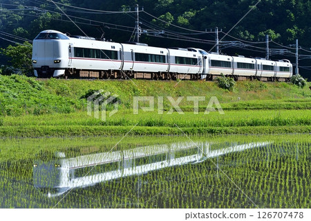 鐵道、電車、山陰本線、京都口、嵯峨野線、特急、橋立、城崎、舞鶴、新綠、田園、稻田、水鏡 126707478