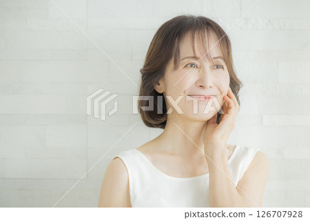 Middle woman opening the curtain Middle woman opening the curtain 126707928