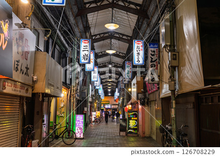 <大阪府>西成：充滿懷舊氣息的商店街 126708229