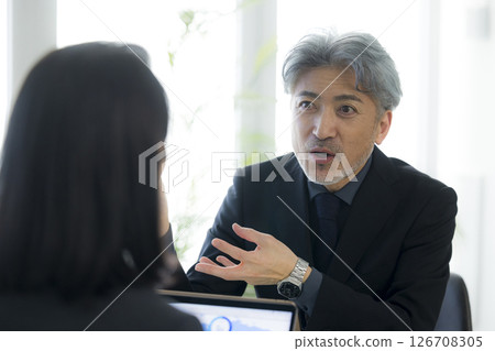 business people meeting business people meeting 126708305