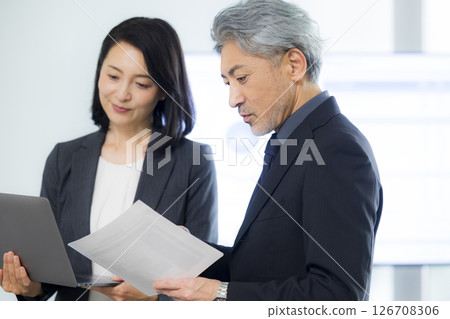 business people meeting business people meeting 126708306