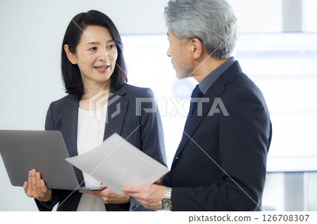 business people meeting 126708307