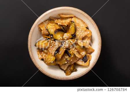 Stir-fried eggplant and pork belly 126708784