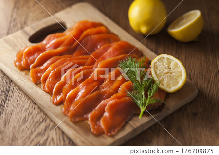 煙熏三文魚 煙熏三文魚 126709875