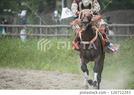 相馬野馬追:福島縣南相馬市的裝飾馬 相馬野馬追:福島縣南相馬市的裝飾馬 126712263