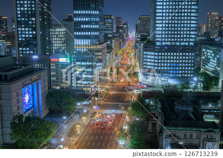大阪禦堂筋、大阪市政府、淀屋橋地區的夜景 大阪禦堂筋、大阪市政府、淀屋橋地區的夜景 126713239