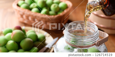 Harvested Kishu Nankou plums and green plums to make plum wine 126714519