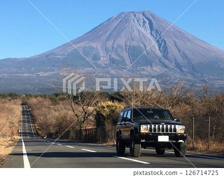 富士山 駕車 駕駛 126714725