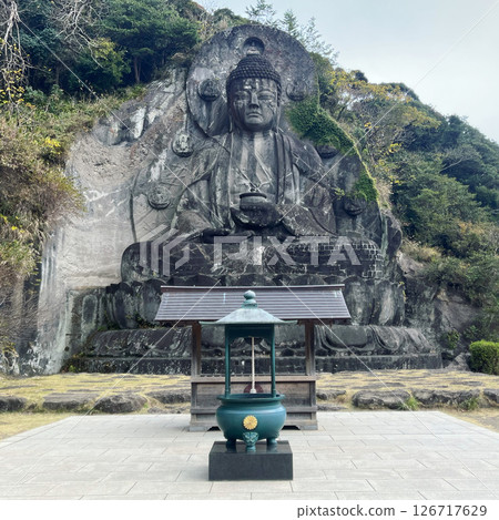 Grinding Buddha Grinding Buddha 126717629