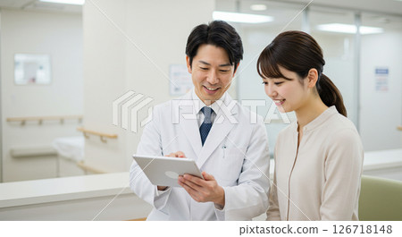 Doctor and patient explaining on tablet 126718148