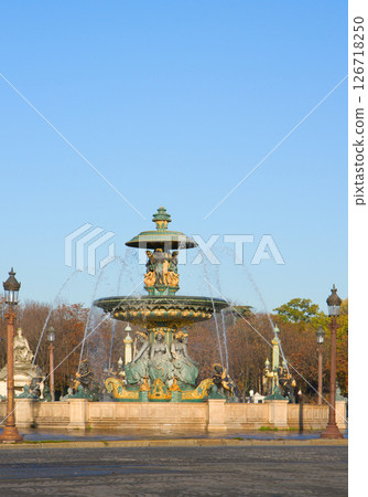 famous fountain on Plac de la Concorde, Paris famous fountain on Plac de la Concorde, Paris 126718250