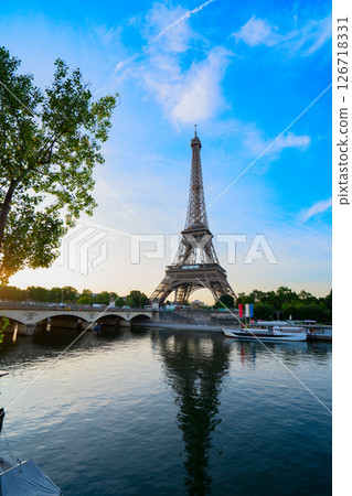 eiffel tour over Seine river 126718331