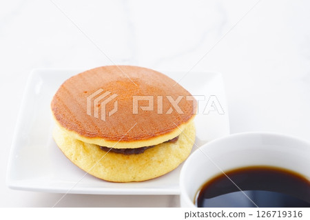 Snack time with dorayaki and freshly brewed coffee Snack time with dorayaki and freshly brewed coffee 126719316