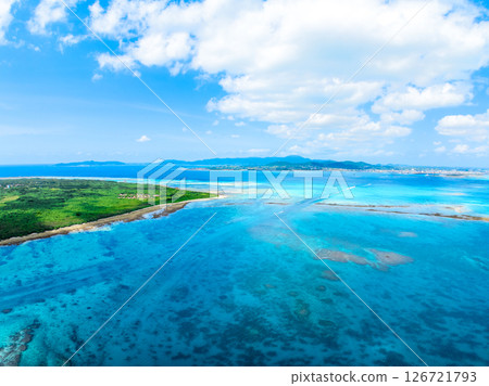 竹富島、愛矢浜海灘（沖繩縣竹富町）*遠處是石垣島 126721793