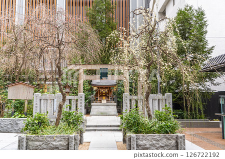 Yakuso Shrine (the god of medicine) enshrined in Fukutoku Forest, Torii gate, Muromachi, Nihonbashi, Chuo-ku, Tokyo Yakuso Shrine (the god of medicine) enshrined in Fukutoku Forest, Torii gate, Muromachi, Nihonbashi, Chuo-ku, Tokyo 126722192