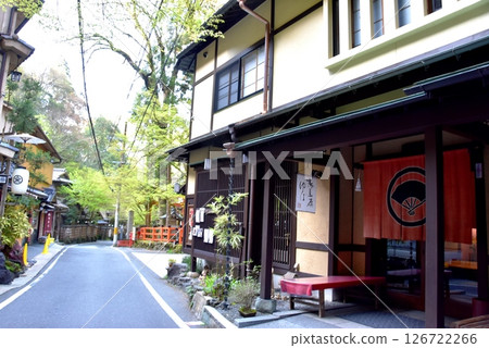京都市:貴船川沿岸的街道、河畔餐廳及清新綠地 京都市:貴船川沿岸的街道、河畔餐廳及清新綠地 126722266
