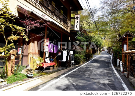京都市：貴船川沿岸的街道、河畔餐廳及清新綠地 126722270