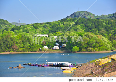 [Aichi Prefecture] Inuyama City: Fresh greenery at Iruka Pond 126722326