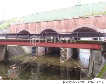 Yontetsuanamon Gate in Mitsuishi, Bizen City, a four-arch bridge made of red bricks, built when the Sanyo Railway was opened, a civil engineering heritage site Yontetsuanamon Gate in Mitsuishi, Bizen City, a four-arch bridge made of red bricks, built when the Sanyo Railway was opened, a civil engineering heritage site 126723747