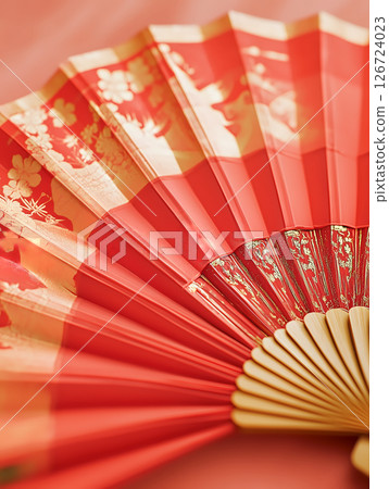 紅色折扇的東方韻味 126724023