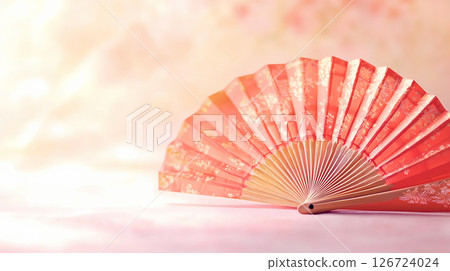 紅色折扇的東方韻味 126724024