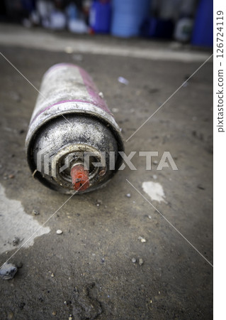 Old spray paint 126724119