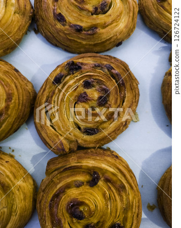 Cakes in a bakery 126724122