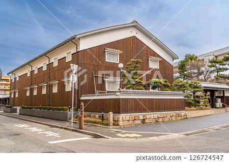 Kikumasa Brewery, located in Mikagego, one of the Nada Gogo districts. Founded in the 2nd year of the Manji era, Kikumasa Brewery Memorial Museum, Uozaki Nishimachi, Higashinada Ward, Kobe City 126724547
