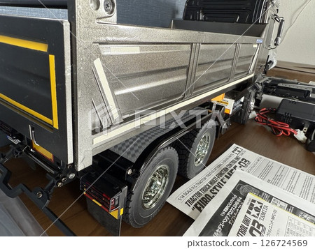 我做了一輛無線電遙控的賓士 126724569