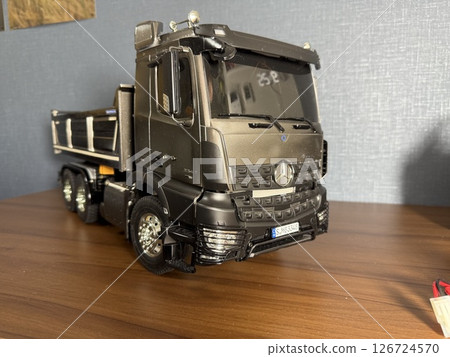 我做了一輛無線電遙控的賓士 126724570