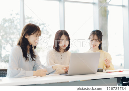 一個女人開會 126725784