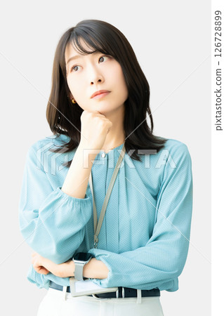 A woman thinking/businesswoman 126728899